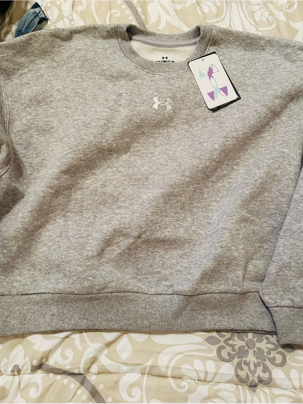 Under Armour boys  Light Gray Crewneck Sweatshirt sz medium juniors